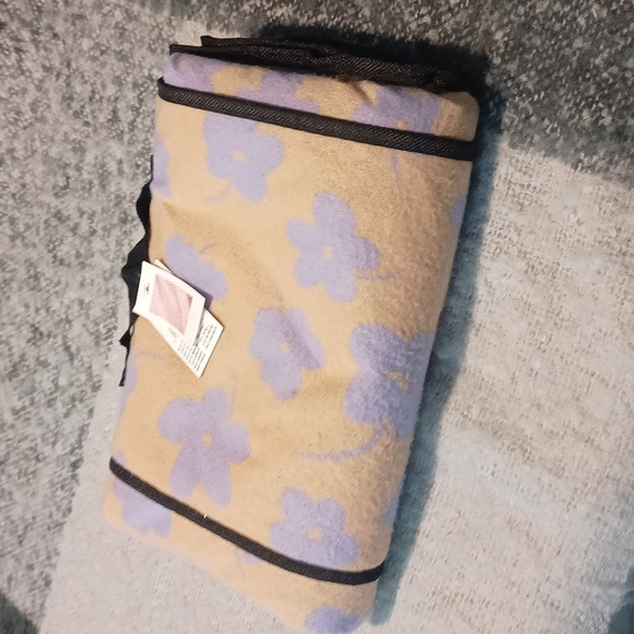 Cotton On Other - 170 x 130cm picnic blanket
